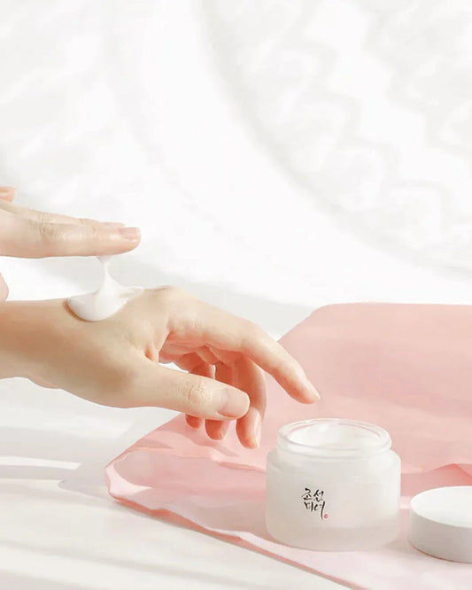 Crema hidratante nutritive con ingredientes tradicionales coreanos para piel luminosa, firme y suave.