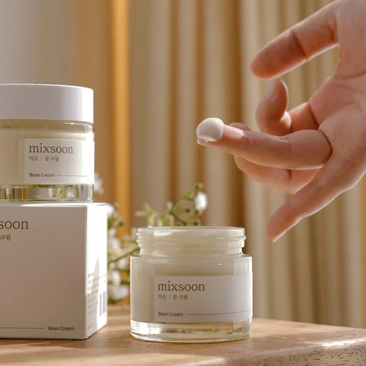 Crema facial nutritiva y regeneradora con extracto de frijol fermentado, ideal para pieles mixtas a secas que buscan hidratación sin sensación pesada.