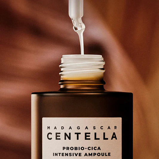 Suero calmante con probióticos y centella asiática que fortalece la barrera de la piel y reduce la sensibilidad e irritaciones.